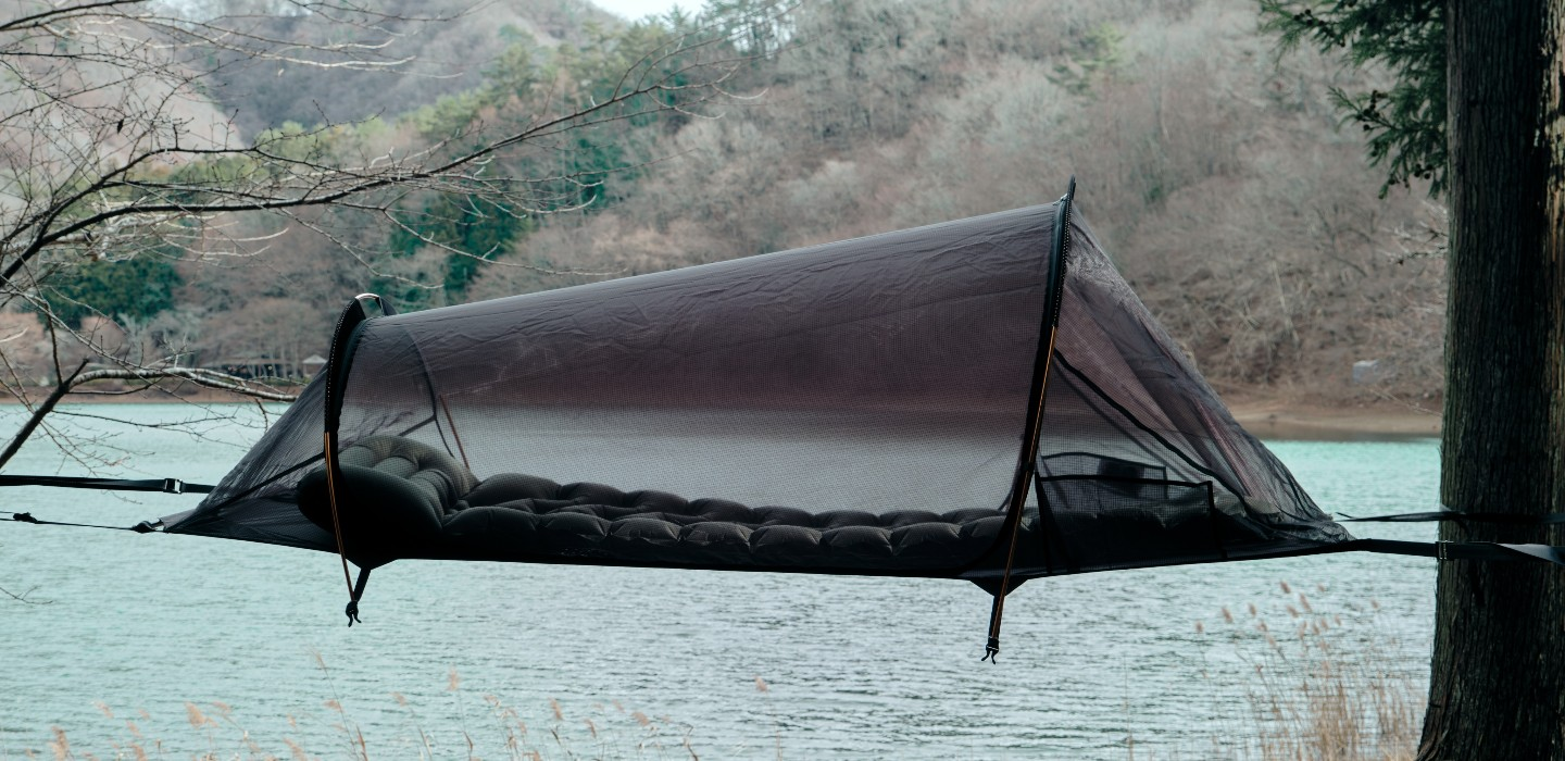 “眠りを変える”新たなギア180°フルフラットハンモック